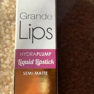 New Grande lips Hydraplump lipstick. Dazzle berry